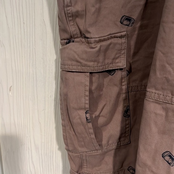 Men’s cargo utility shorts with soda/ Beer  cans size 40 regular - Picture 2 of 8